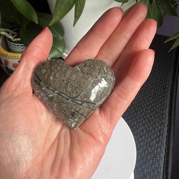 Volcano Agate Heart Carving UV Reactive (10) - Picture 2 of 11